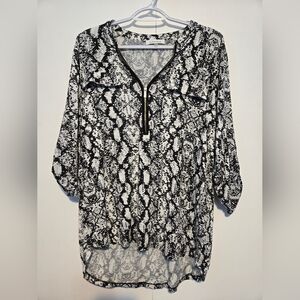 Calvin Klein Black and‎ White Snake Print Women's Top, 3/4 Sleeve
